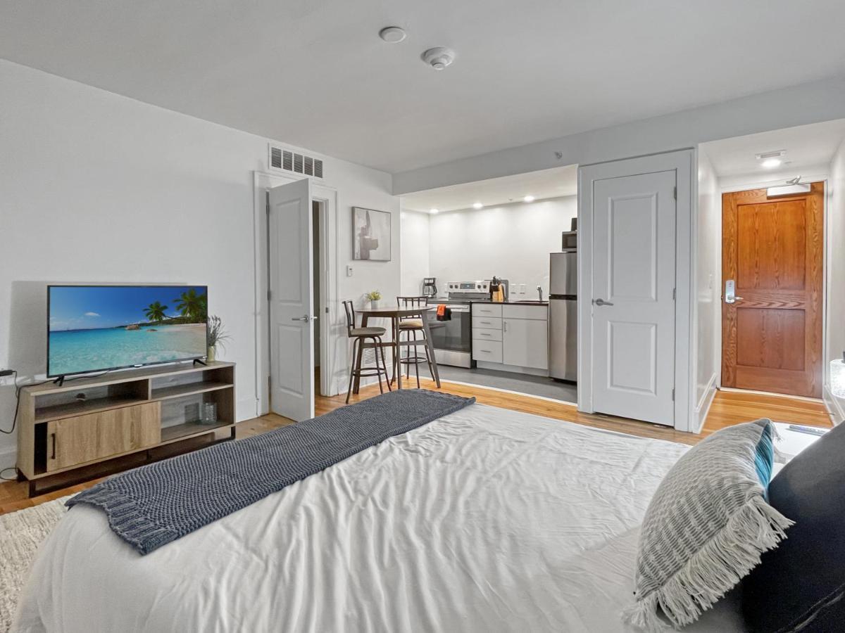Quiet 1 Bed Studio Heart Of Downtown Дес Мойнс Екстериор снимка