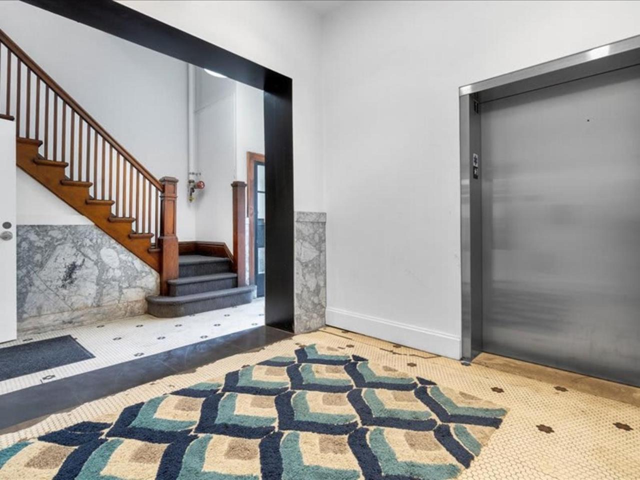 Quiet 1 Bed Studio Heart Of Downtown Дес Мойнс Екстериор снимка